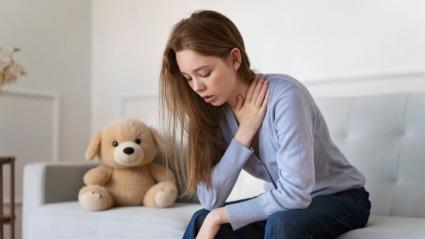 Mujer triste por dolor
