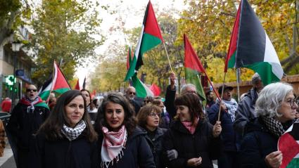 Irene de Miguel e Ione Belarra participan en la manifestación “Por el embargo de armas integral y ruptura total de relaciones con Israel. Stop genocidio”, convocada en Cáceres por la plataforma Extremadura por Palestina