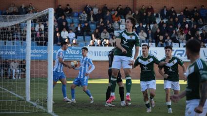César Gómez celebra el gol conseguido por el CP Cacereño en su partido ante el Talavera