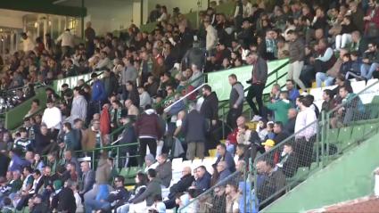 Aficionados abandonando el Príncipe Felipe después del partido.