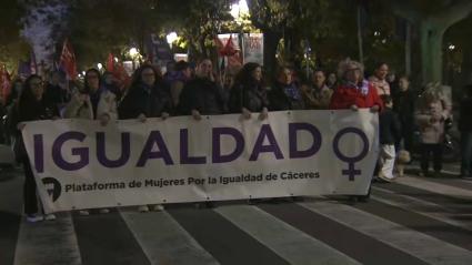 Manifestación en Cáceres por el 25N