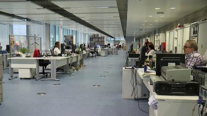 Funcionarios en su puesto de trabajo