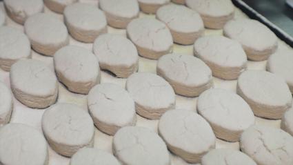 Dulces navideños en un expositor