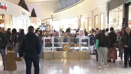 Colas en El Faro durante el día posterior a Navidad