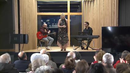 Pilar Boyero actuando en Salorino