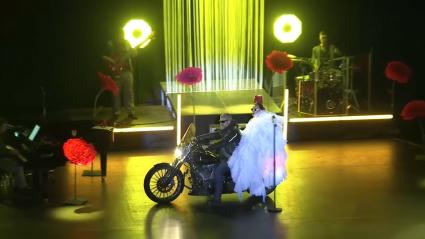 Laura Gallego durante su actuación en Badajoz, el 16 de enero de 2026