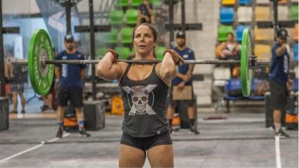 Corega en el gimnasio