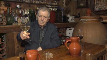Vino de pitarra en un pueblo de La Vera extremeña