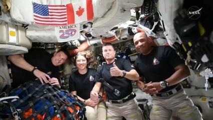 Astronautas de la misión Artemis II en el interior de la cápsula Orión