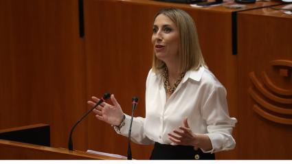 La candidata a la Presidencia de la Junta de Extremadura, María Guardiola, pronuncia su discurso de investidura, en el Hemiciclo de la Asamblea de Extremadura, a 21 de abril de 2026, en Mérida, Extremadura (España)