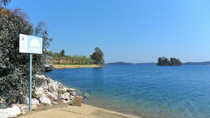 La playa de Orellana la Vieja, única con bandera azul de Extremadura