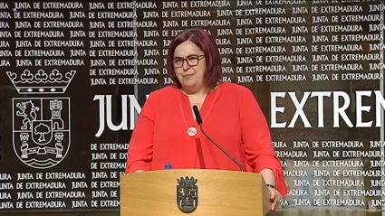 Begoña García Bernal durante una rueda de prensa