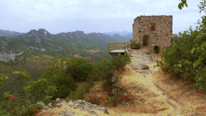 MIRADOR DE CABAÑAS DEL CASTILLO MUÉVETE