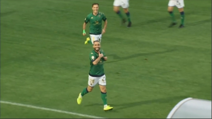 Cristo, del Villanovense, celebra su gol ante el Extremadura.