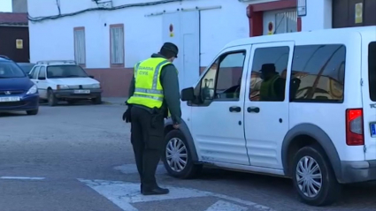 Control de la Guardia Civil en Burguillos del Cerro