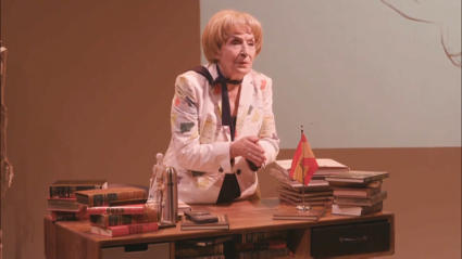 Petra Martínez interpretando a la señorita Doña Margarita