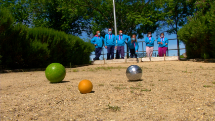 Deportistas con discapacidad Aspace Cáceres Trujillo entrenando petanca. Boccia parálisis cerebral. Jedes 