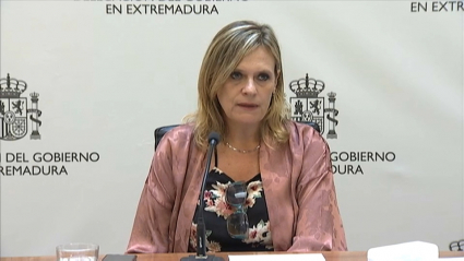 La delegada del Gobierno en Extremadura durante la rueda de prensa