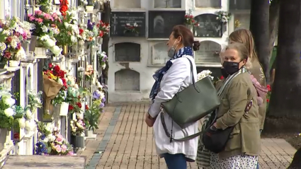 Cementerio de Badajoz el día de Todos los Santos