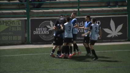 Los jugadores del Trujillo celebran un gol ante el Moralo