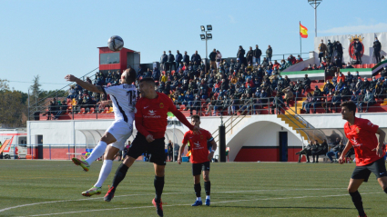 Aitor Pons y Javi Chino en el derbi Montijo-Mérida.