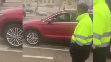 Piquetes del paro de transportistas dirigiéndose al presidente de la Junta de Extremadura, Guillermo Fernández Vara