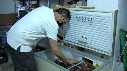 El propietario de un comercio de Barbaño que ha perdido parte de su mercancía por los cortes de luz