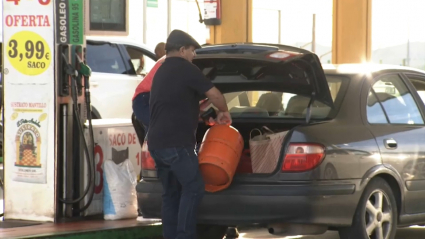 Portugueses compran bombonas de butano