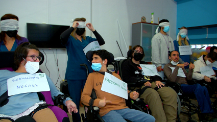 Personas con parálisis cerebral haciendo Teatro Foro