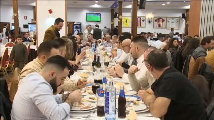 restaurante, celebración navideña, cena