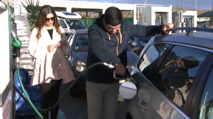 Repostando en una estación de servicio de Badajoz.