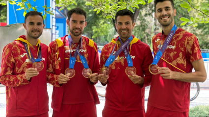 Álvaro Martín Uriol con el equipo de marcha