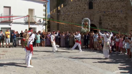 Danzantes en Robledillo de la Vera