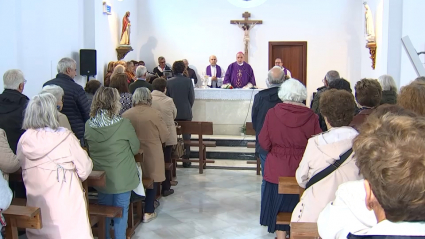 El arzobispo Celso Morga oficiando la misa de los difuntos en el cementerio nuevo de Badajoz