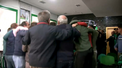 celebración del Villanovense tras conocer que se enfrentarán al Betis en Copa