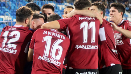 Los emeritenses celebran su gol en Valdebebas.