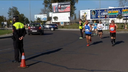 Agente de la Policía Local durante el maratón