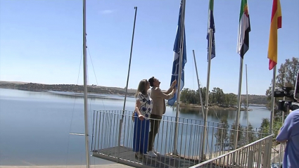 Bandera azul en la playa de Orellana