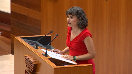 Irene de Miguel en la Asamblea de Extremadura durante el Debate Sobre el Estado de la Región