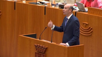 José Ángel Sánchez Juliá en la Asamblea de Extremadura durante el Debate Sobre el Estado de la Región