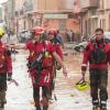 Bomberos trabajando en el rescate de personas en la Comunidad Valenciana