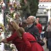 Gran afluencia de visitantes al cementerio en el Día de Todos los Santos