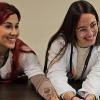 Equipo médico de oncogeriatría formado por la enfermera Jara Escribano Latorre y la doctora Alejandra Cespedes Diego