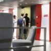 Agentes de la UCO en el interior de la sede del PSOE