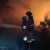 Bomberos trabajando en el incendio forestal de Jarilla