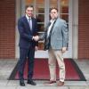 El presidente del Gobierno, Pedro Sánchez, recibe al presidente de Esquerra Republicana, Oriol Junqueras, en el Palacio de la Moncloa