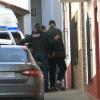 Momento en el que los detenidos son trasladados desde su vivienda a las dependencias de la Guardia Civil de Zafra