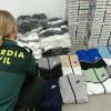 La Guardia Civil ha intervenido un importante lote de ropa presuntamente falsificada en un mercadillo de Coria