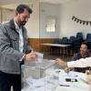 Álvaro Sánchez Cotrina votando durante las primarias del PSOE de Extremadura