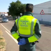 La Guardia Civil controla el acceso a Valencia de las Torres.